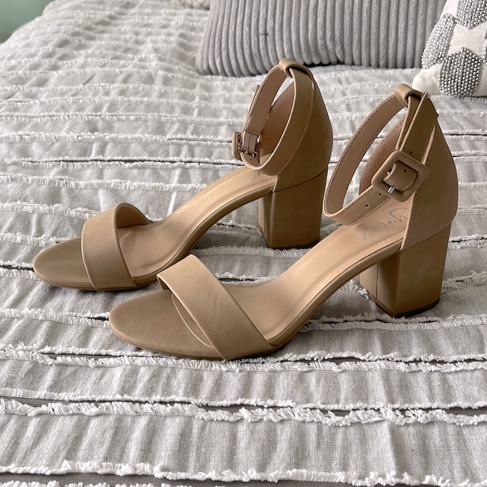 Women’s Y-not nude heeled sandal